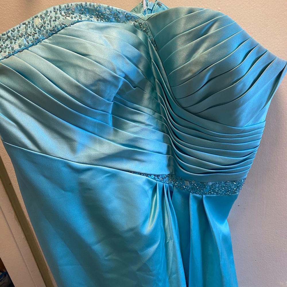 Aqua David’s bridal dress